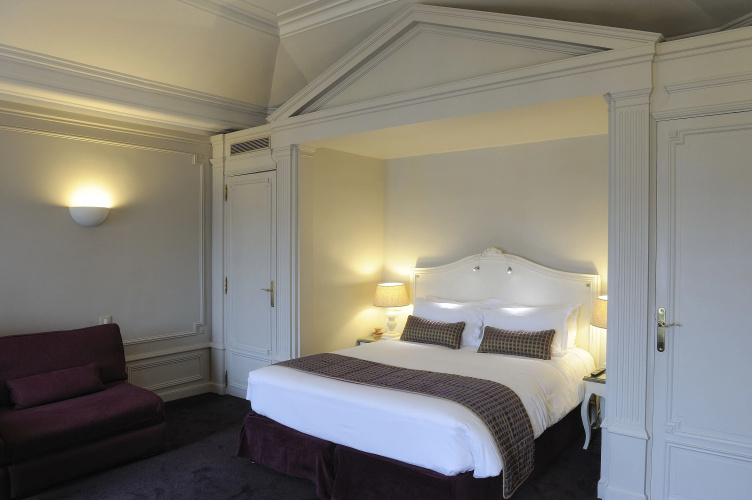 Royal Hotel Paris Champs Elysées