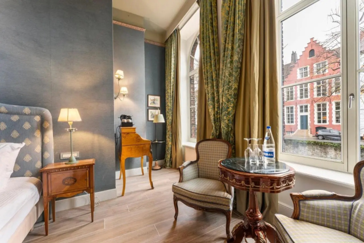 Bordeau Canal Suites