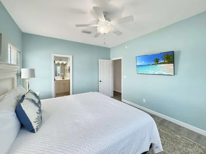 Pass Time - Beachfront for 24