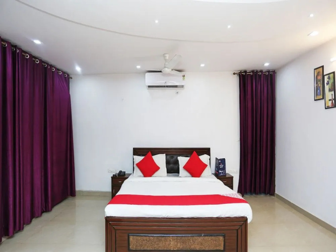 OYO 18648 Raj Inn
