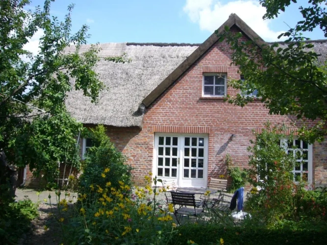 2 Bedrooms Cottage