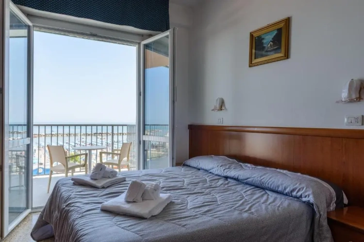 Standard Double room with balcony and with sea view