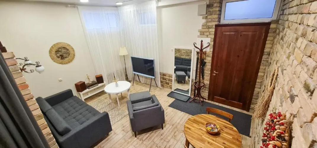 City-Center Basement Studio Free Parking Netflix