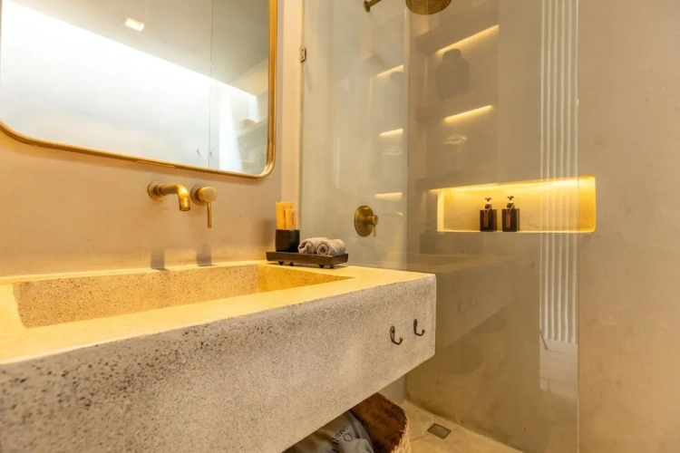 2 Bedrooms Villa