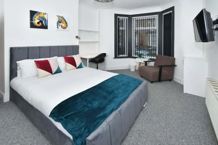 Standard Double room with city view