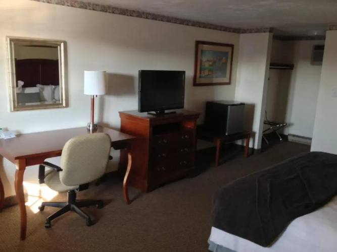 Holiday Hill Motor Inn