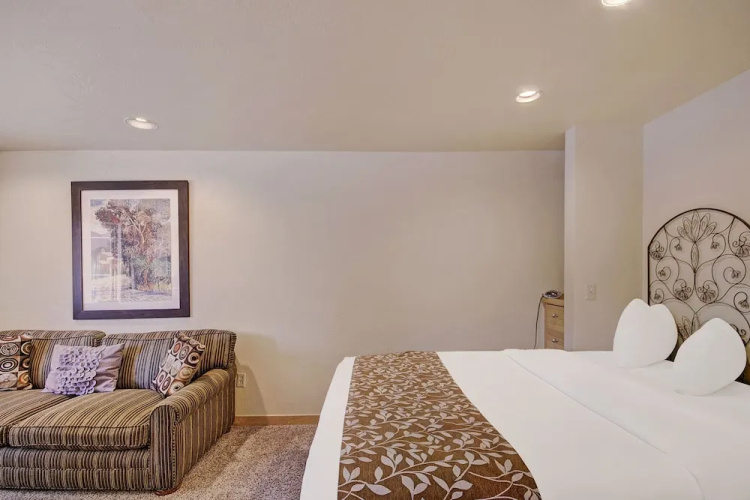 Stay Slopeside At Peak 9, Cozy Studio Steps To Apres& Dining Studio Bedroom Condo by RedAwning