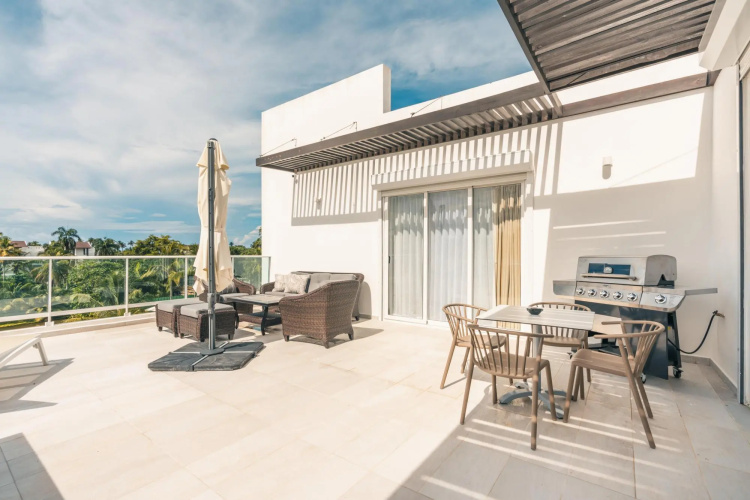 3br-penthouse w Jacuzzi Incl at Lake View