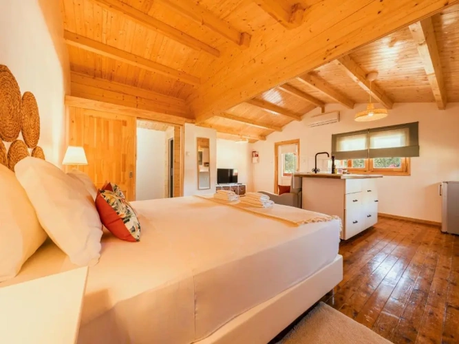 Bungalow with water view