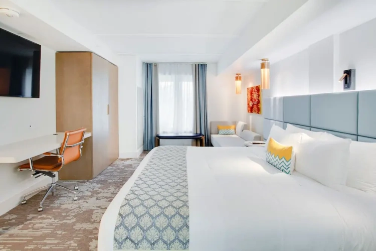 2 Bedrooms Sextuple Suite