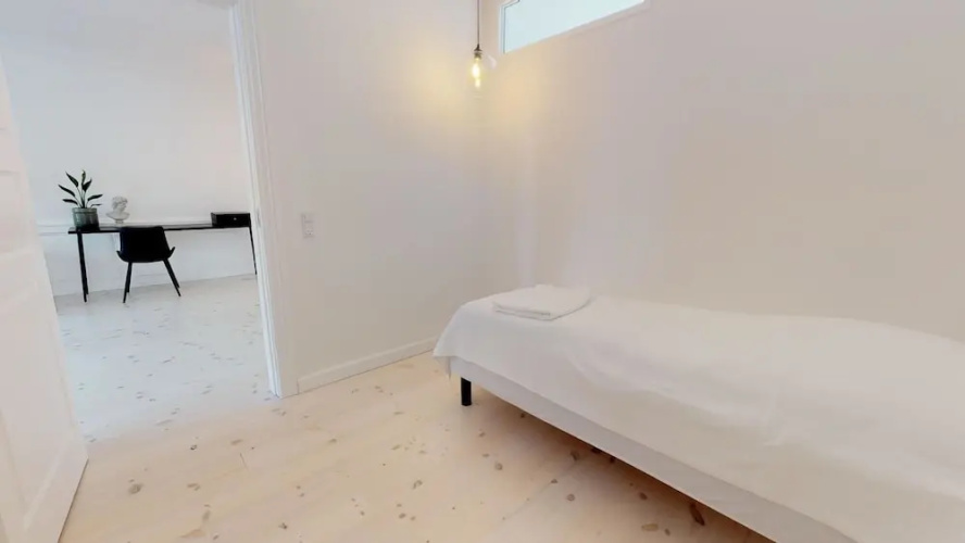 Large and Bright Apartment in Centre