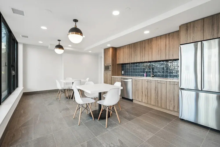 AQUA Corner Unit w Amazing View 614