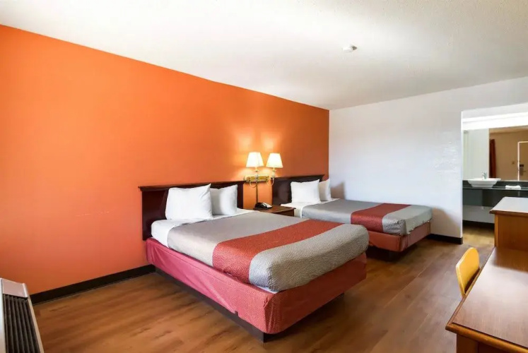 Motel 6 Holyoke MA