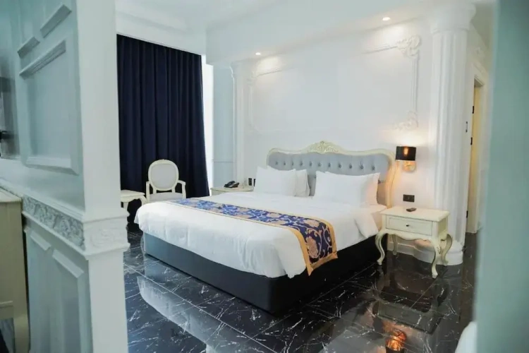 Deluxe Suite