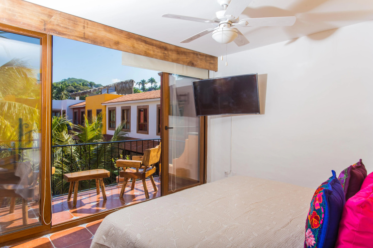Casa Lotería -Pueblito Sayulita- Colorful, Family and Relax Experience with Private Parking and Pool