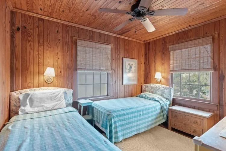 Sutton Cottage 5 Bedroom Home