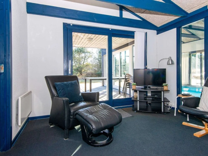 Wheelchair Accesible Cottage With Pool