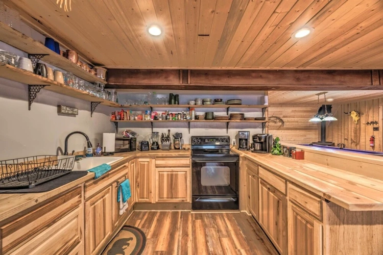 5 Bedrooms Cottage