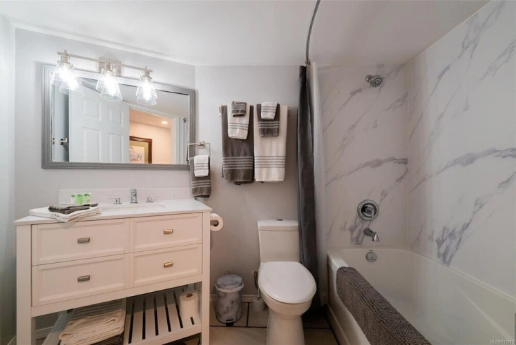 Suite at Trails End Beach House