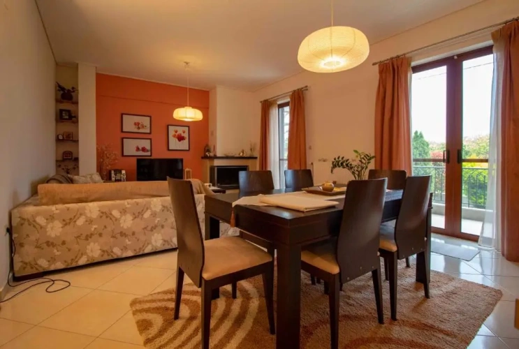3 Bedrooms Apartment