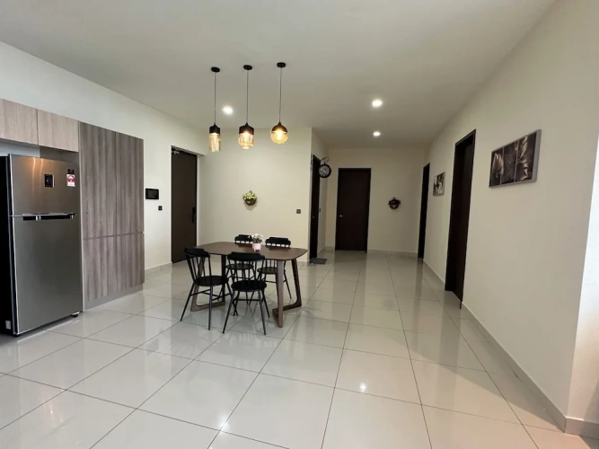 3 Bedrooms Apartment