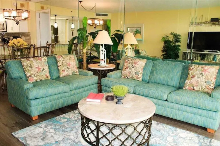 So Hampton 601 by RedAwning