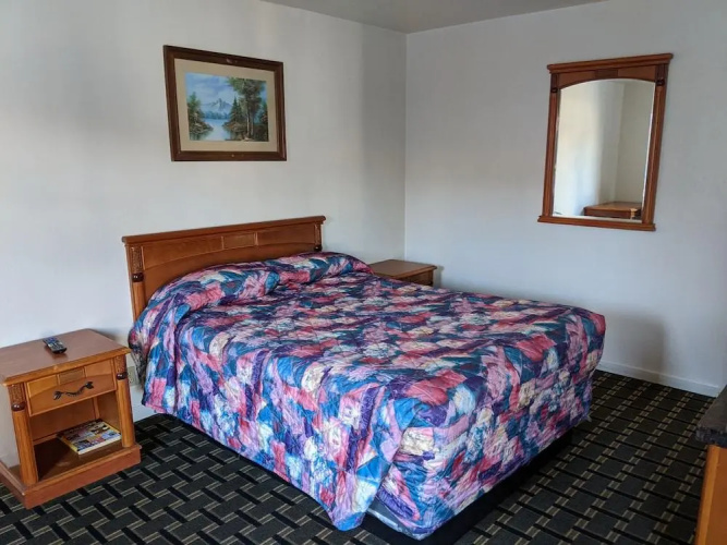 Deluxe Inn