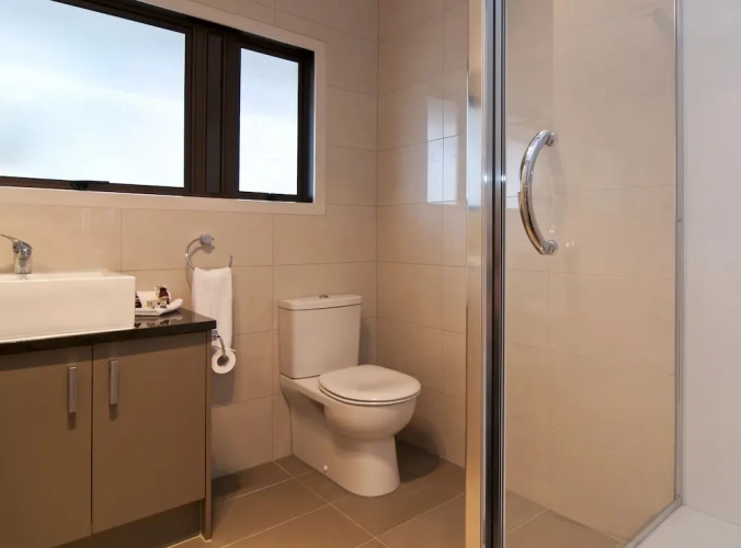 1 Bedroom Suite with balcony and with partial sea view