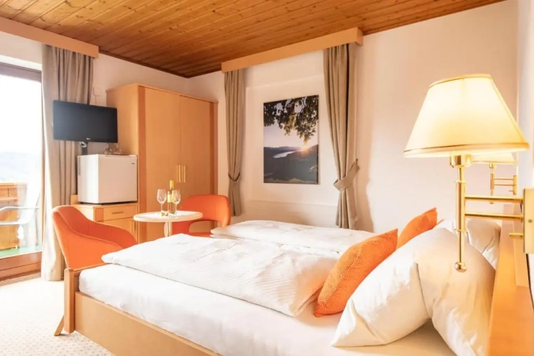 Comfort Double room with balcony and with lake view