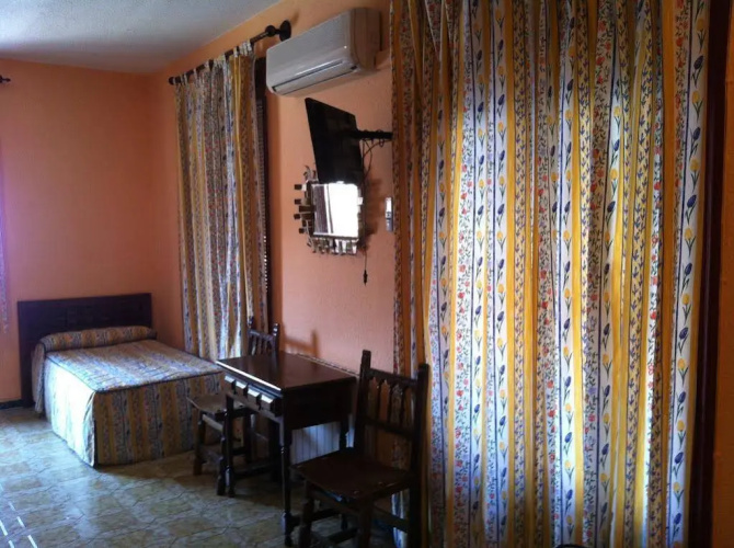 Hostal Paracuellos