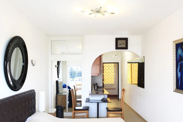 Lagos Main Avenue Studio With Marina View Balcony