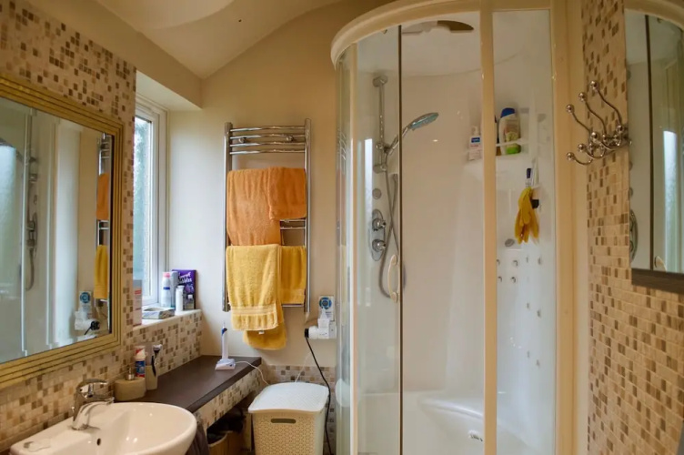 2 Bedroom Flat With Private Garden