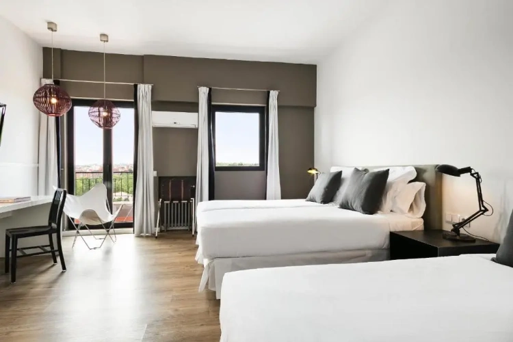 Standard Triple room