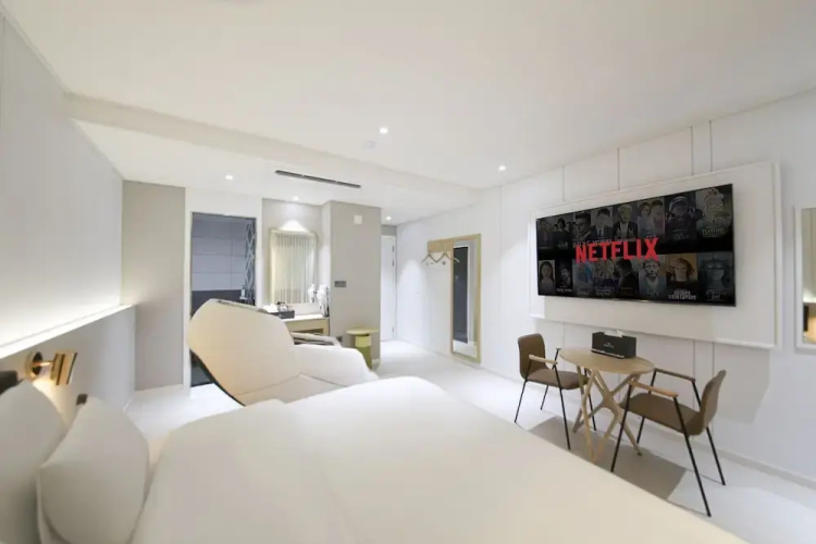 hound hotel