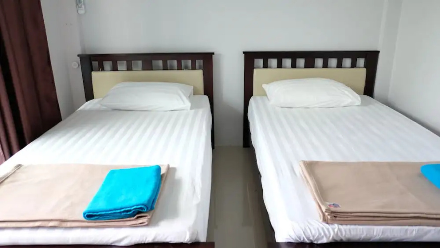Mae-Porn Hostel