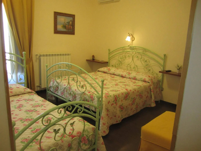 Hostel H24