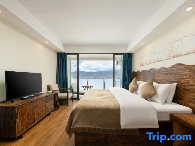 Luxury Family Duplex Suite with lake view