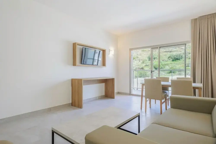 1 Bedroom Apartment with balcony