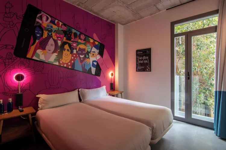 The Central House Granada Elvira Hostel
