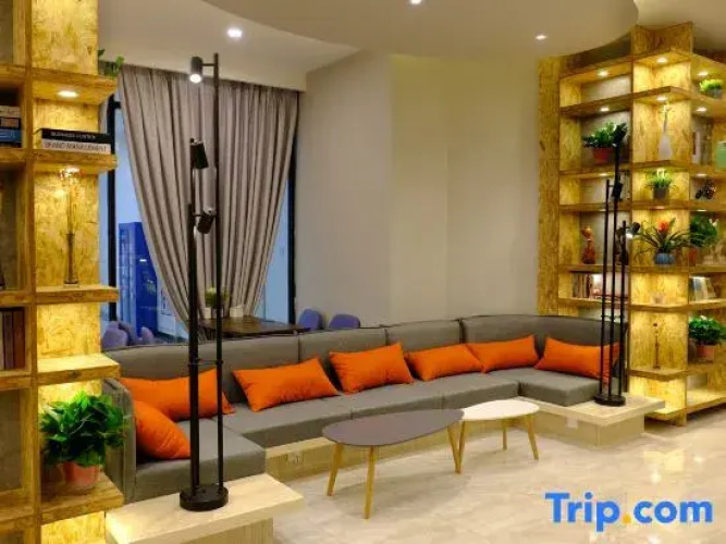 Ibis Styles Hotel (Yangchenghu Zhonglu Metro Station)