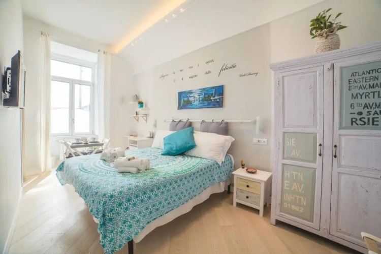 Standard Triple room with sea view