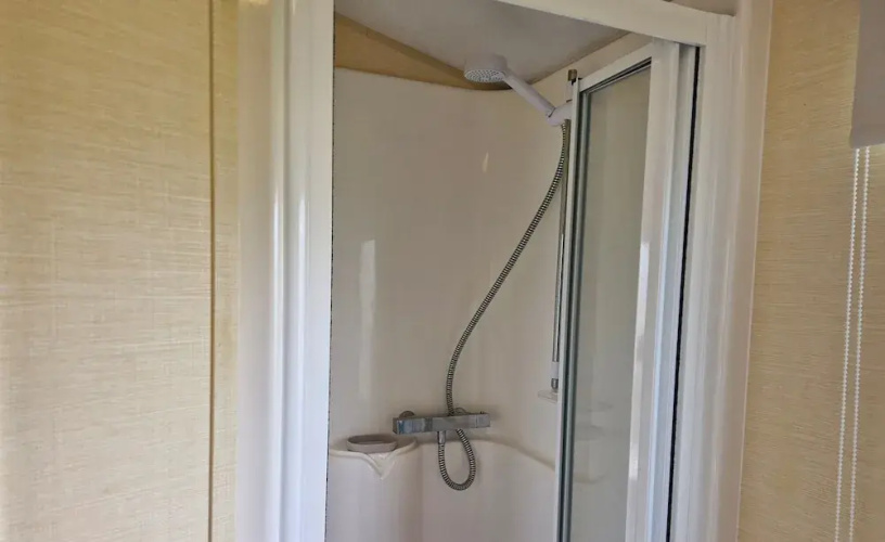3-bed Caravan - Sleeps 8 - Pool Onsite - Petsok