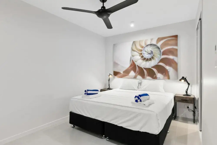 Ground-floor Absolute Beachfront Luxury