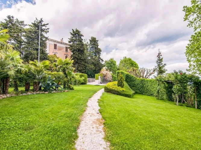 2 Bedrooms Classic Apartment