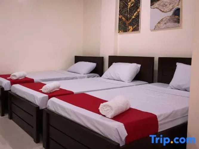 Deluxe Sextuple Family room