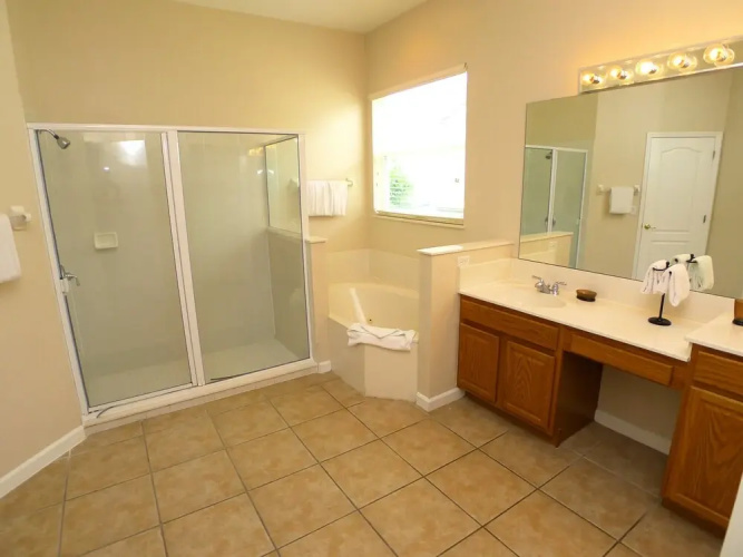 5 BED Pool Home With Conservation View