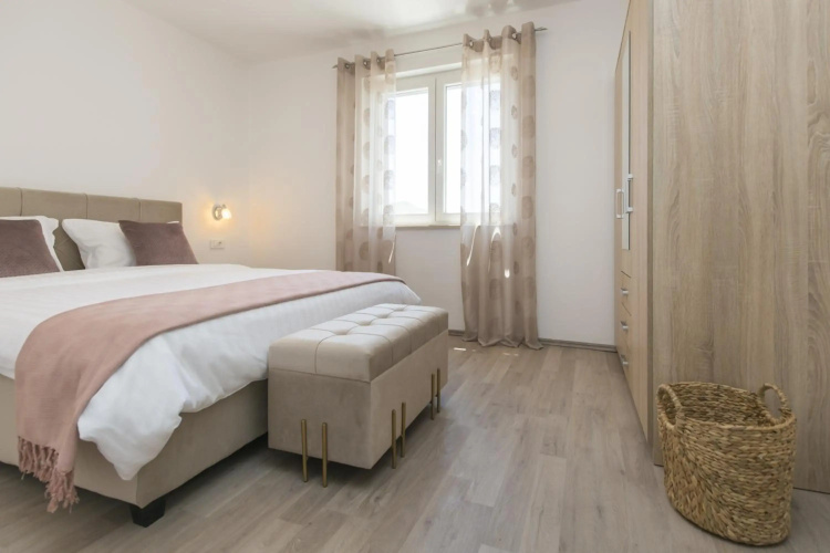 Apartment Mirna with Swimming Pool