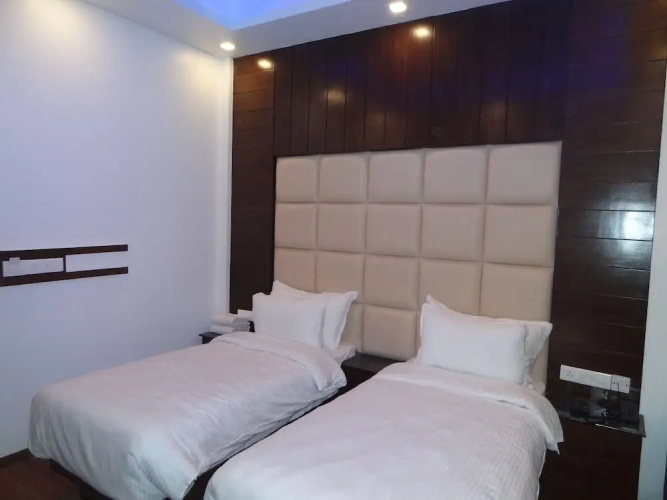 Kamakshi Residency by Royal Collection