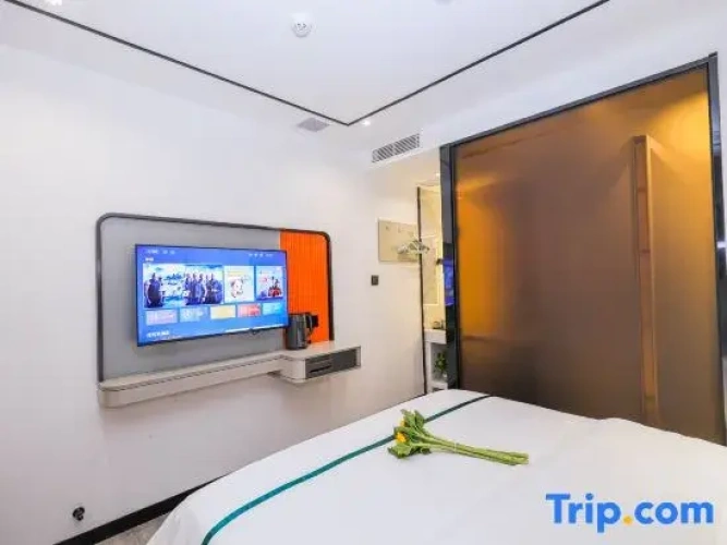 Standard Double room with street view