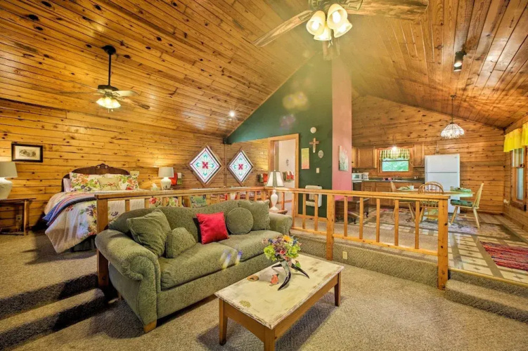 Eureka Springs Studio w/ Deck, Views & Bbq!